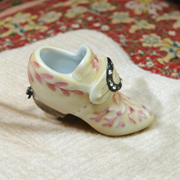 Peint De main Limoges france victorian shoe hinged trinket box - Picture 1 of 5
